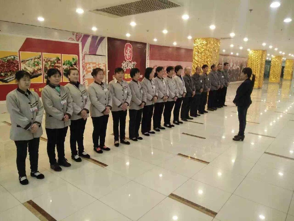 美食廣場保潔托管服務現(xiàn)場
